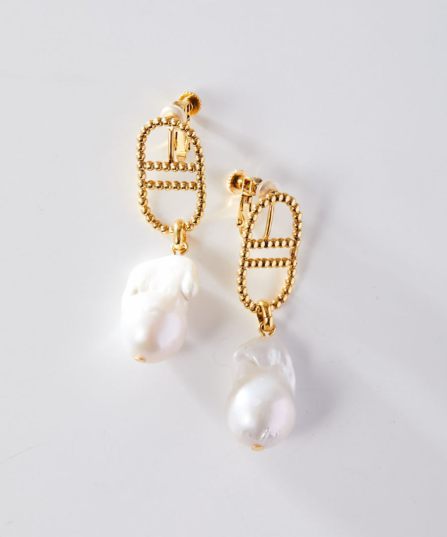 BATEAU baroque pearl earring