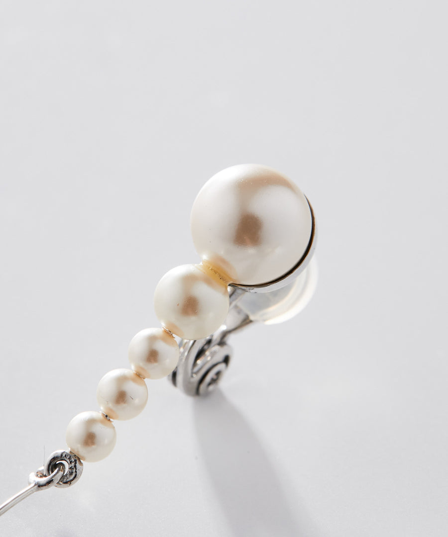 NUAGE random pearl earring