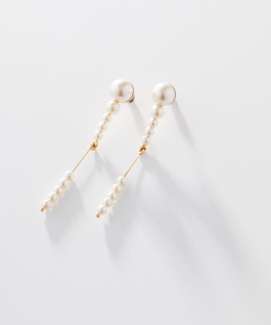 NUAGE random pearl earring