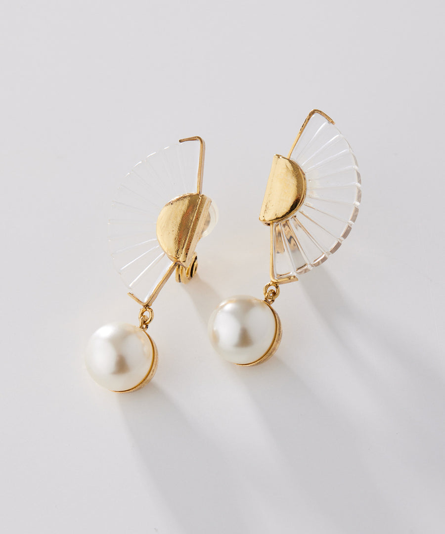 PAVO pearl earring