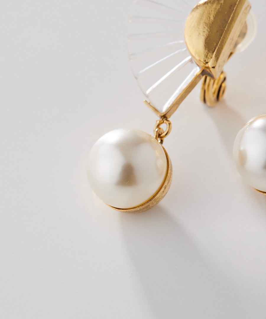 PAVO pearl earring