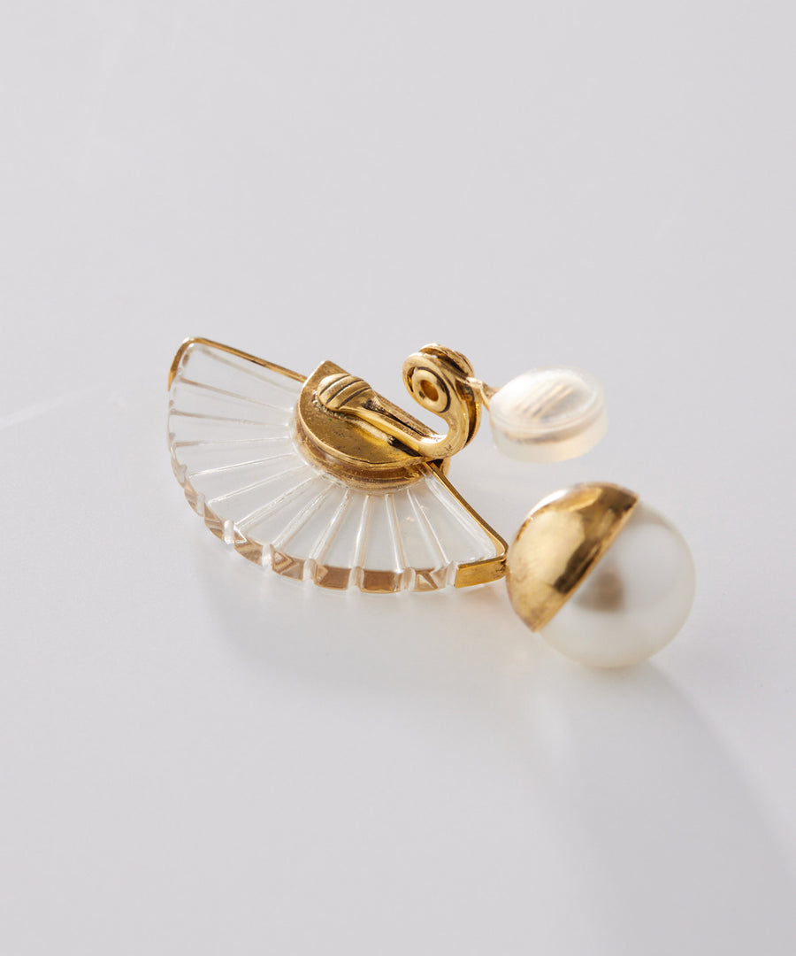 PAVO pearl earring