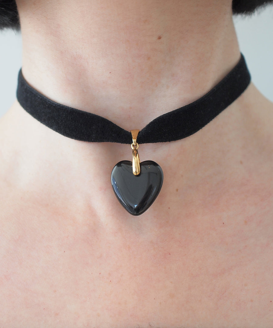 Heart ribbon choker