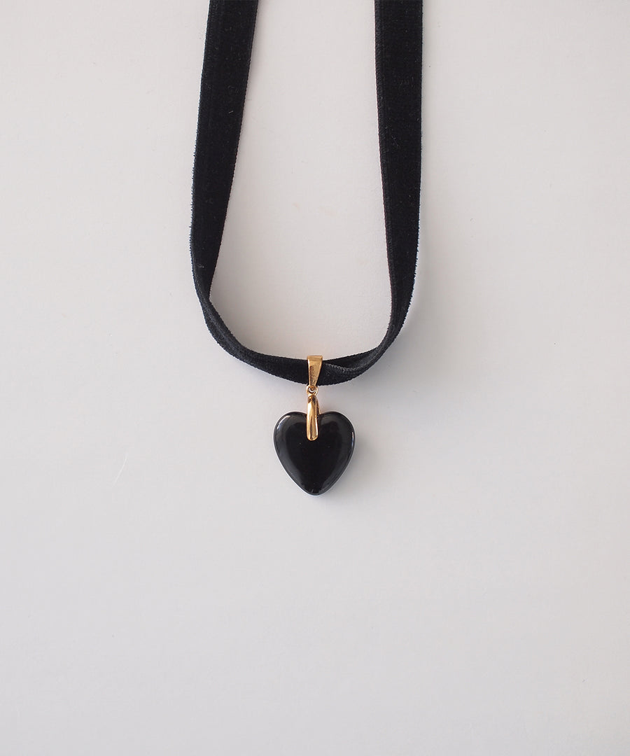 Heart ribbon choker